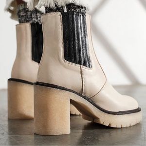 Free People James Chelsea Chunky Heel Leather Boots New in Box Bone / White